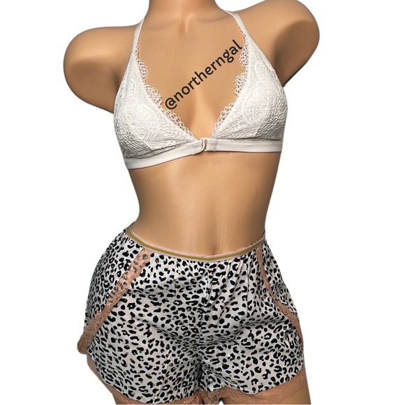 Victoria’s Secret Front Close Bralette in White - Picture 7 of 17